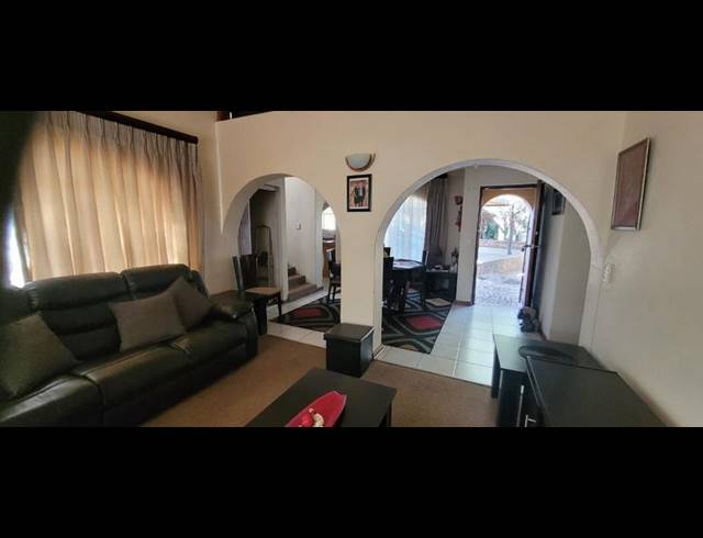 3 BEDROOM HOUSE FOR SALE IN GLENVISTA